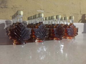 50ml-Maple-leaf-wide-800x600-40q