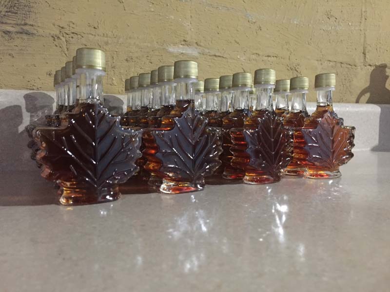 50ml-Maple-leaf-wide-800x600-40q